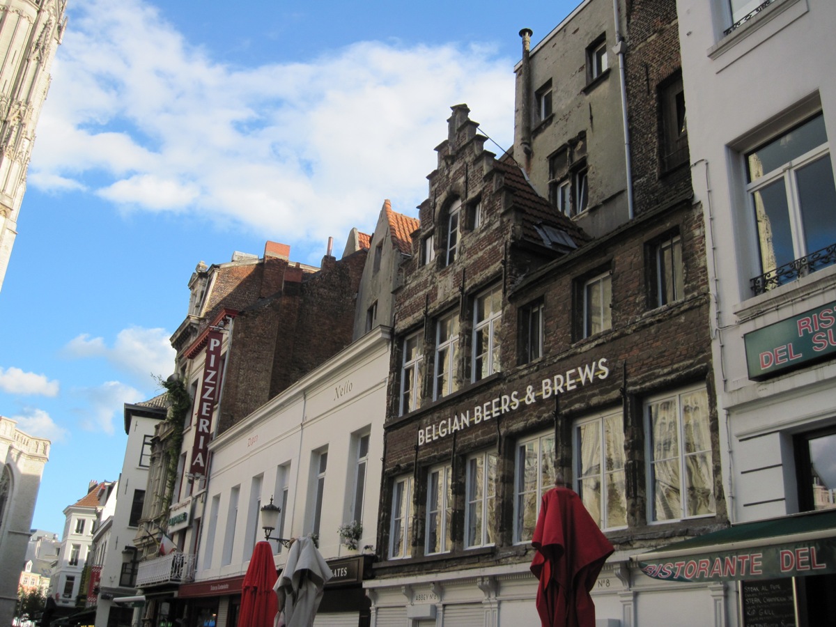8- Anversa- Negozio di birra belga- degustazioni- pizzeria e ristoranti